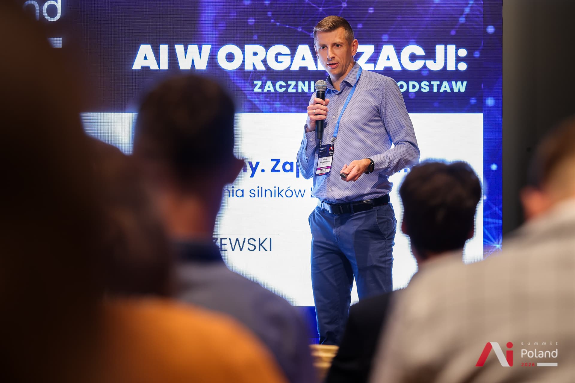 Piotr Boguszewski przemawia do uczestników konferencji