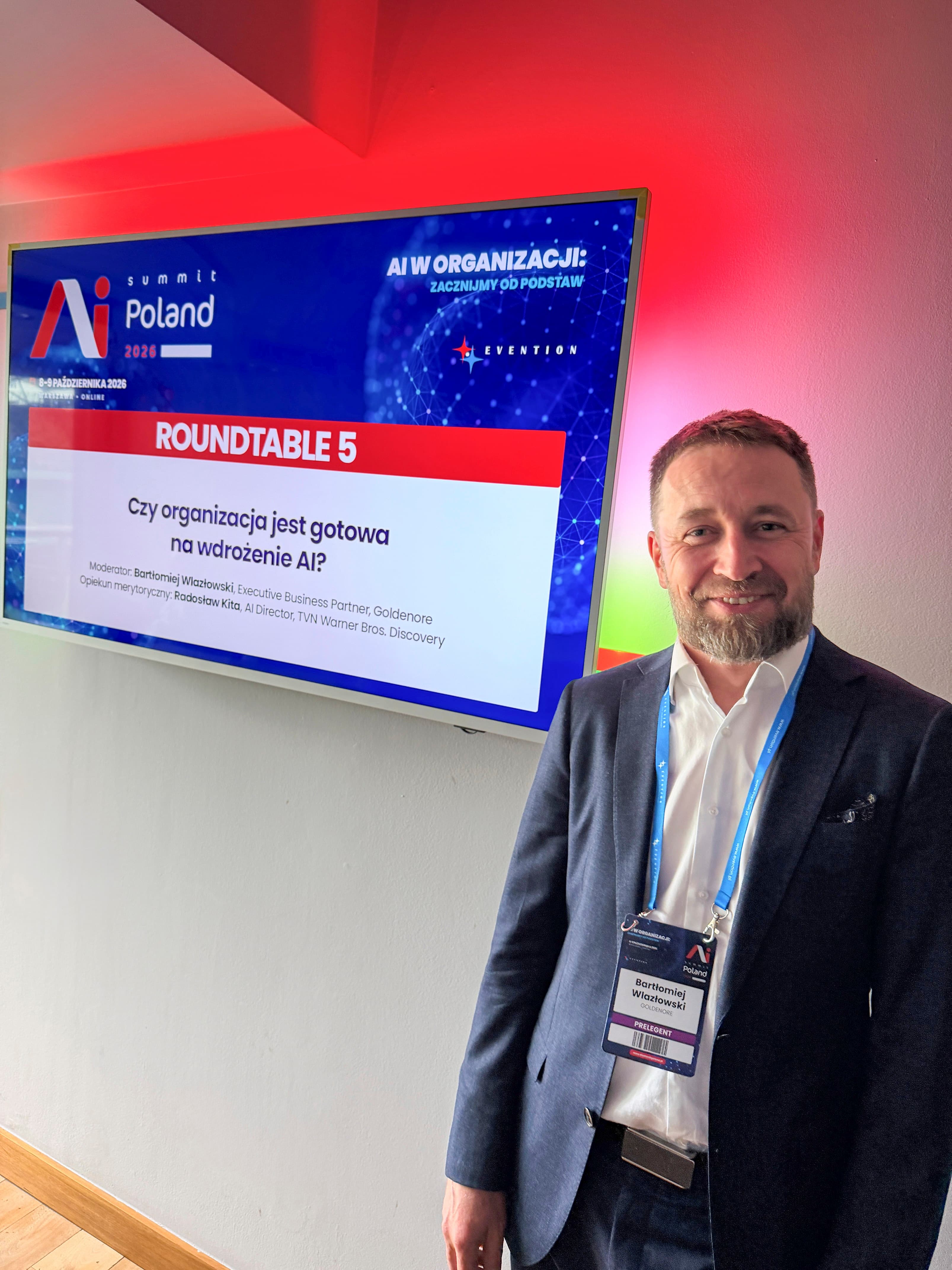 Moderator dyskusji o gotowości organizacji na AI podczas AI Summit Poland 2026