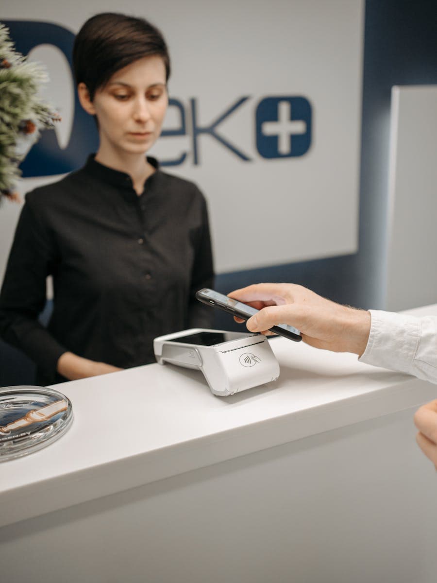 Replikacja danych w czasie rzeczywistym dla aplikacji mobilnej w finansach
